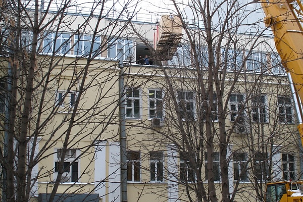 Разгрузка станков и оборудования краном. Стропальные работы.